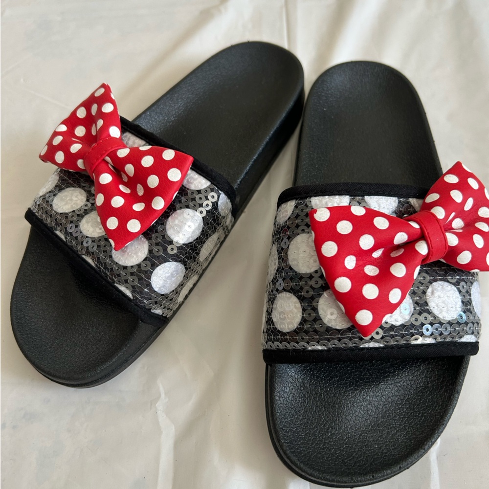 NWOT WDW Minnie Mouse bow women’s slides/shoes -size 7